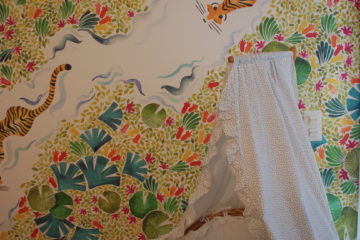 Détail du papier peint de la chambre bébé