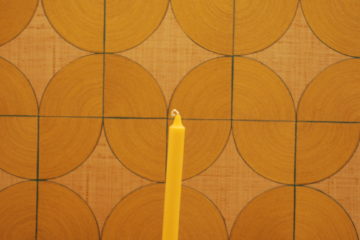 Détail du papier peint de la chambre parentale